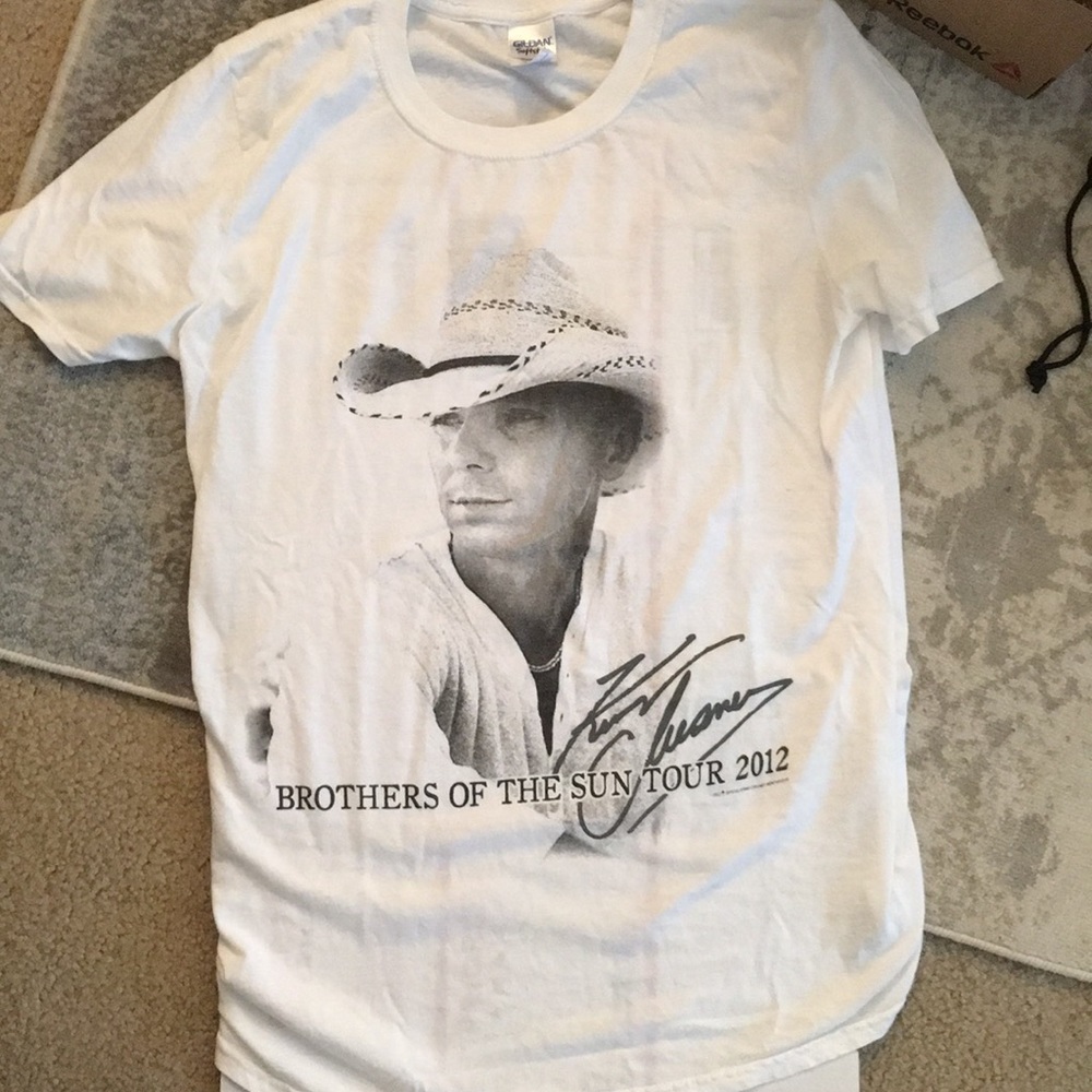 Kenny Chesney Brothers of the Sun Tour tshirt